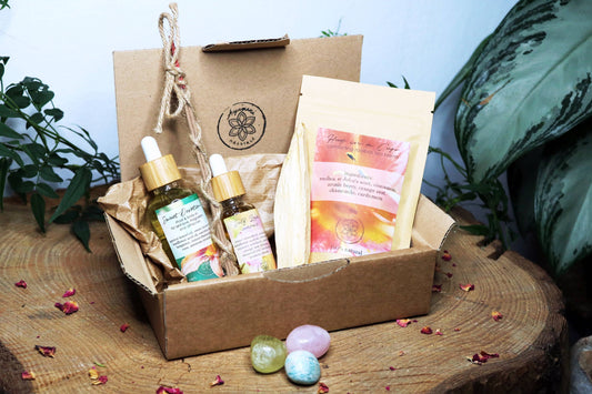 SWEET MOMENTS SELF-LOVE KIT WITH ROOIBOS TEA AND BODY OIL