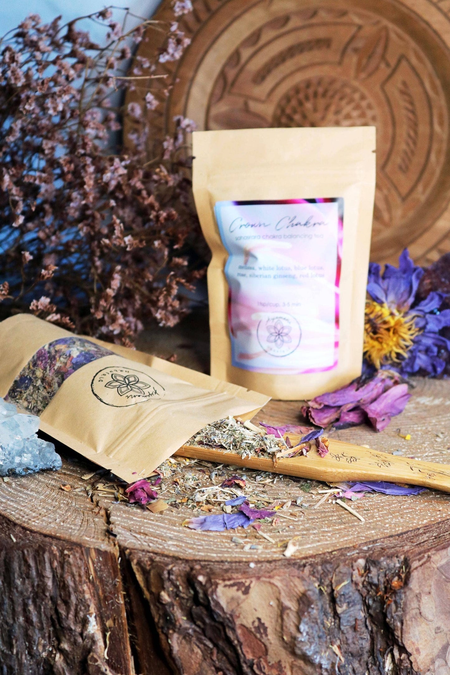 Kräutertee für das Kronenchakra mit Lotus, Rose und Ginseng
