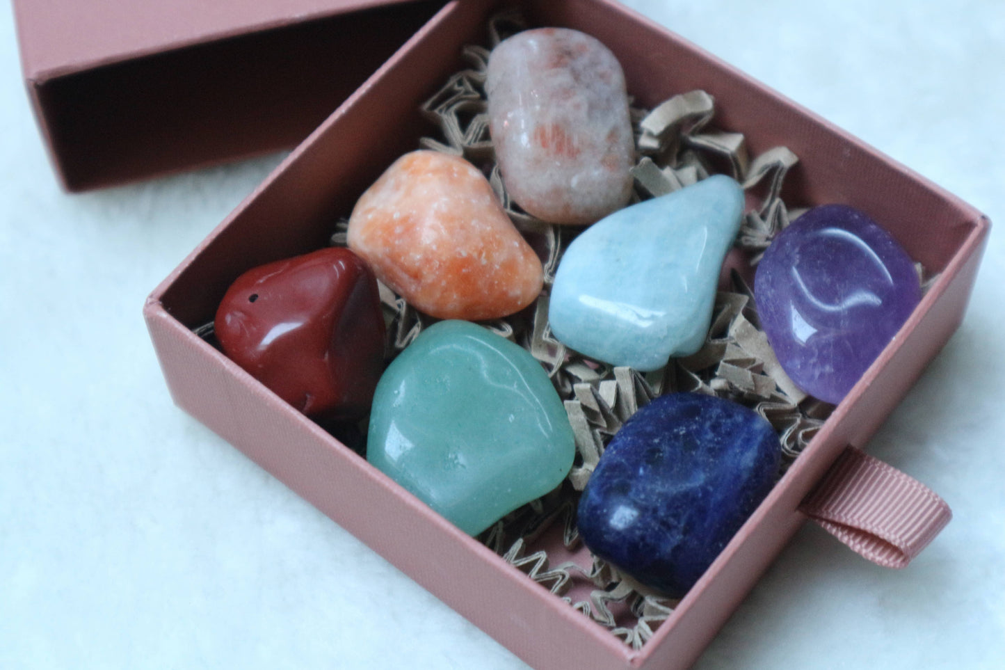 Chakra Set met 7 Gepolijste Stenen — Luxe Geschenkdoos