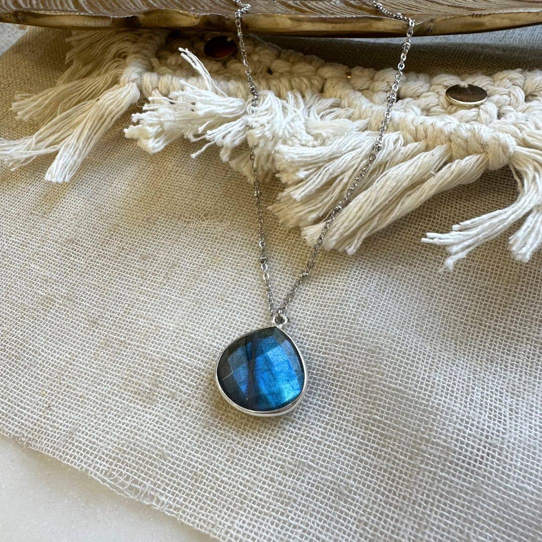 COLLIER JUSTINE LABRADORIET ZILVERKLEURIG