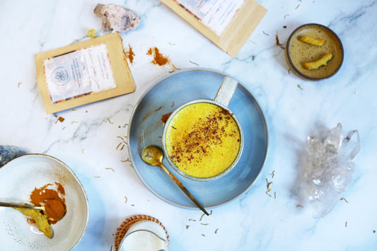 Mushroom golden latte met reishi & chaga, adaptogene vegan gouden melk