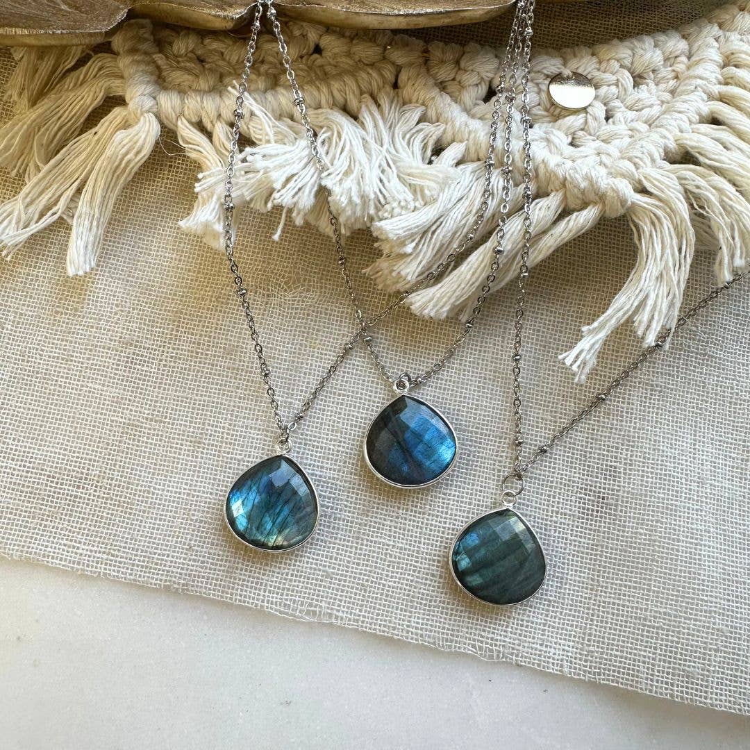 COLLIER JUSTINE LABRADORIET ZILVERKLEURIG